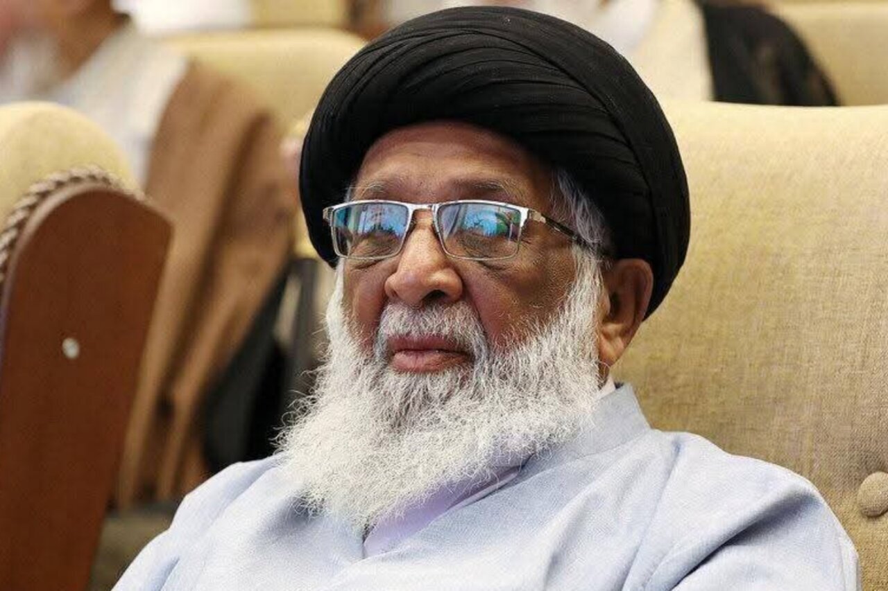 آية الله حافظ رياض النجفي: التمسك بالقرآن وأهل البيت (ع) مفتاح النجاح