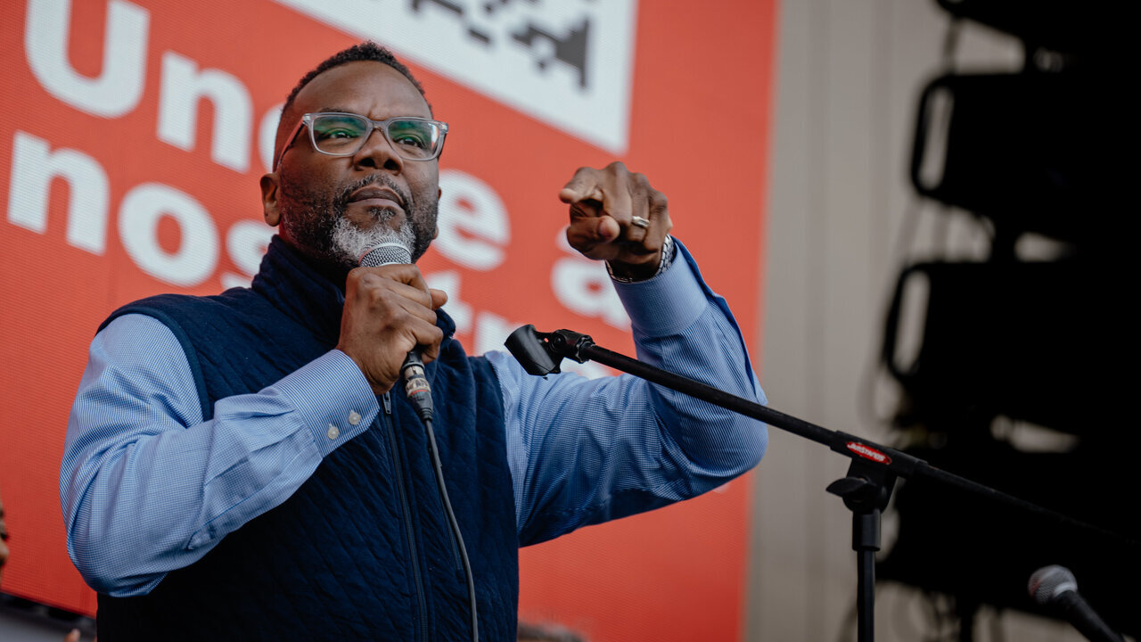 عمدة شيكاغو يدعو الأمم المتحدة للتحقيق في انتهاكات حقوق الإنسان في الولايات المتحدة