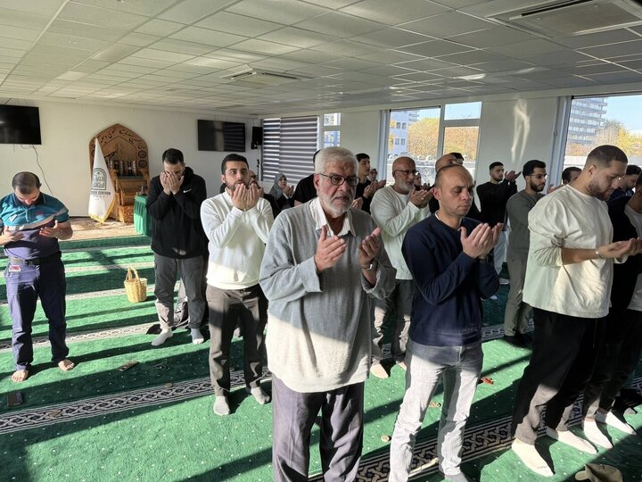 新闻图片 | 荷兰乌得勒支伊斯兰中心举行主麻日聚礼