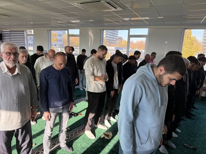 新闻图片 | 荷兰乌得勒支伊斯兰中心举行主麻日聚礼