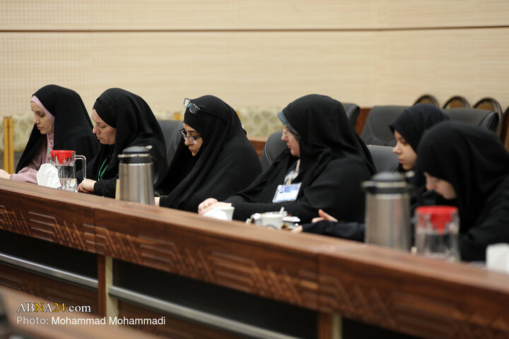 Photos: Russian women seminary students meet with Secretary General of AhlulBayt World Assembly