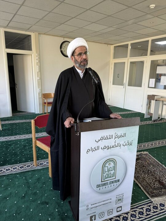 تقرير مصور/ إقامة صلاة الجمعة في المركز الإسلامي بمدينة أوترخت الهولندية