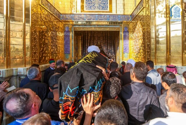 تشييع وكيل المرجعية الدينية الشيخ عبد الحسين الكرعاوي "طيب الله ثراه" في العتبة الكاظمية