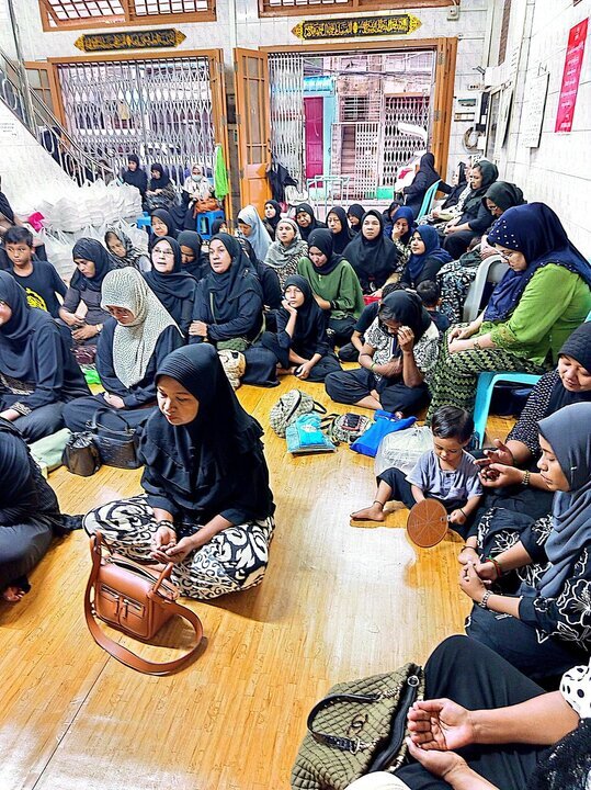 تصویر خبر | میانمار: حسینیہ حضرت عباس(ع) میں حضرت فاطمہ زہرا(س) کی یاد میں مجلسِ عزا