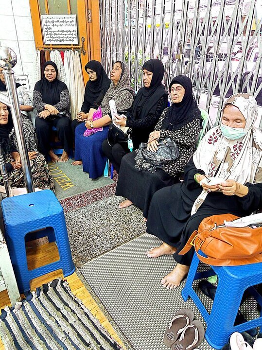 تصویر خبر | میانمار: حسینیہ حضرت عباس(ع) میں حضرت فاطمہ زہرا(س) کی یاد میں مجلسِ عزا