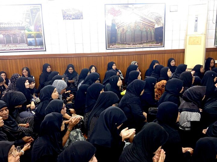 تصویر خبر | میانمار: حسینیہ حضرت عباس(ع) میں حضرت فاطمہ زہرا(س) کی یاد میں مجلسِ عزا