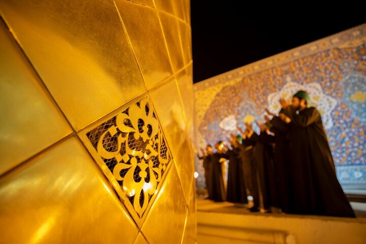 Informe fotográfico | Desempolvado de la cúpula del santuario del Imam Huséin (P) por los siervos del santuario husseiní