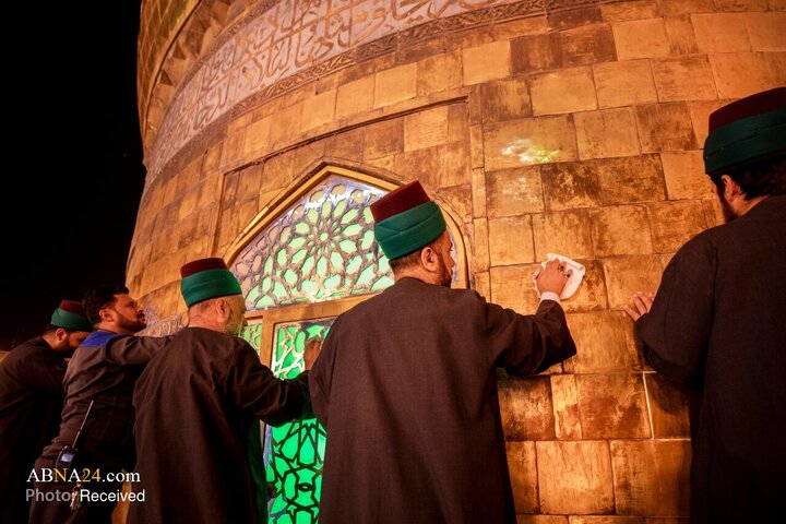 غبارروبی حرم امام حسین