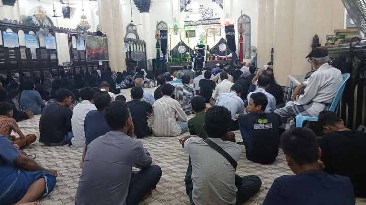 ရန်ကုန် မြို့ မဂို ရှီအဟ် ဂျအ်မေ့ ဗလီ တွင် နိုဝင်ဘာလ ၈ ရက်နေ့ နှင့် ၉ ရက်နေ့တွင် ပြုလုပ်သည့် သခင်မကြီး ဖွာတွေမဟ် ဇဲဟ်ရာ (စ.အ) ၏ ရှဟာဒသ် မဂျ်လစ်  ။ ။ Photos