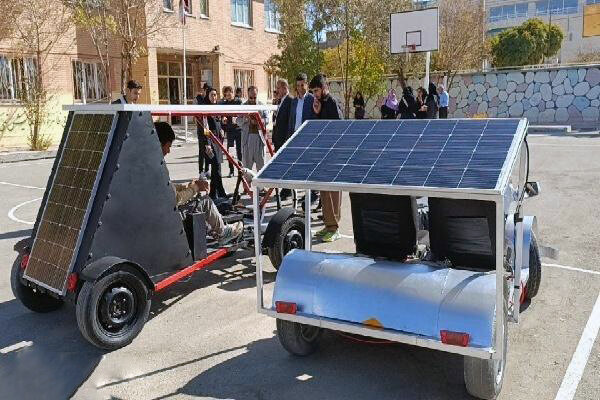 چەند گەنجی کورد ئۆتۆمبیلی هەتاوی بەرهەم دێنن