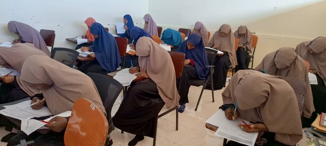 Hawza ya Hazrat Zainab (sa) Yapima Ufanisi wa Kielimu Kupitia Mitihani ya Mwaka 2025 +Picha