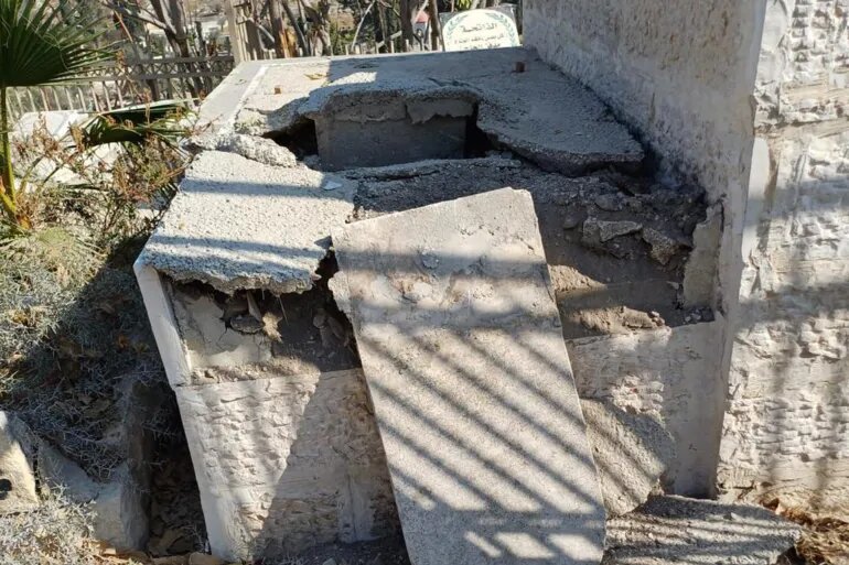 مستوطنون يخربون مقبرة بجوار الأقصى وموجة اعتداءات بأنحاء الضفة