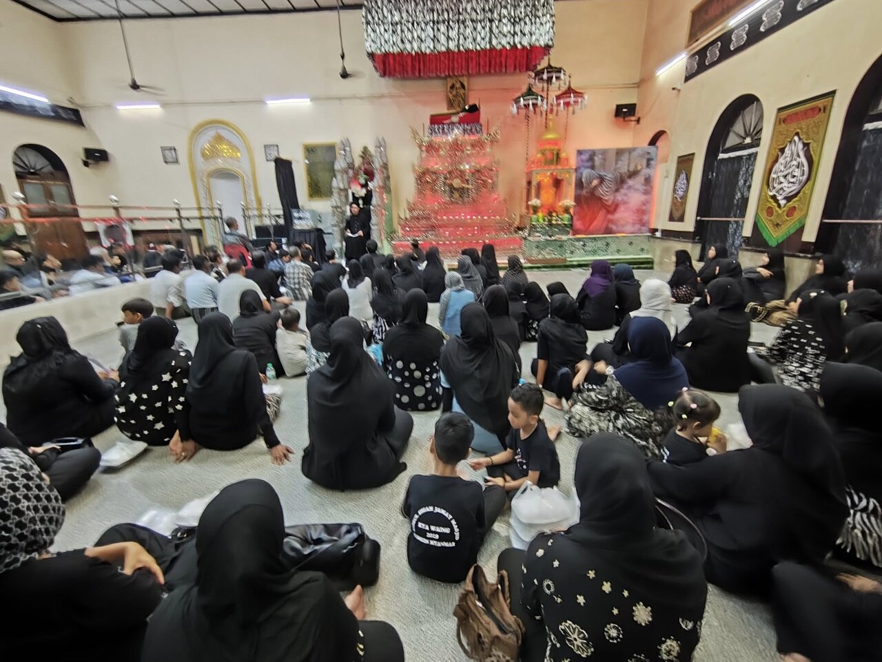 ရန်ကုန်မြို့ ပန်ဂျာ ရှီအဟ် မတ်စ်ဂျစ်ဒ် တွင် သခင်မကြီး ဖွာတွေမဟ် ဇဲဟ်ရာ (စ.အ) ၏ ရှဟာဒသ် မဂျ်လစ် ပြုလုပ် ။ ။ Photos