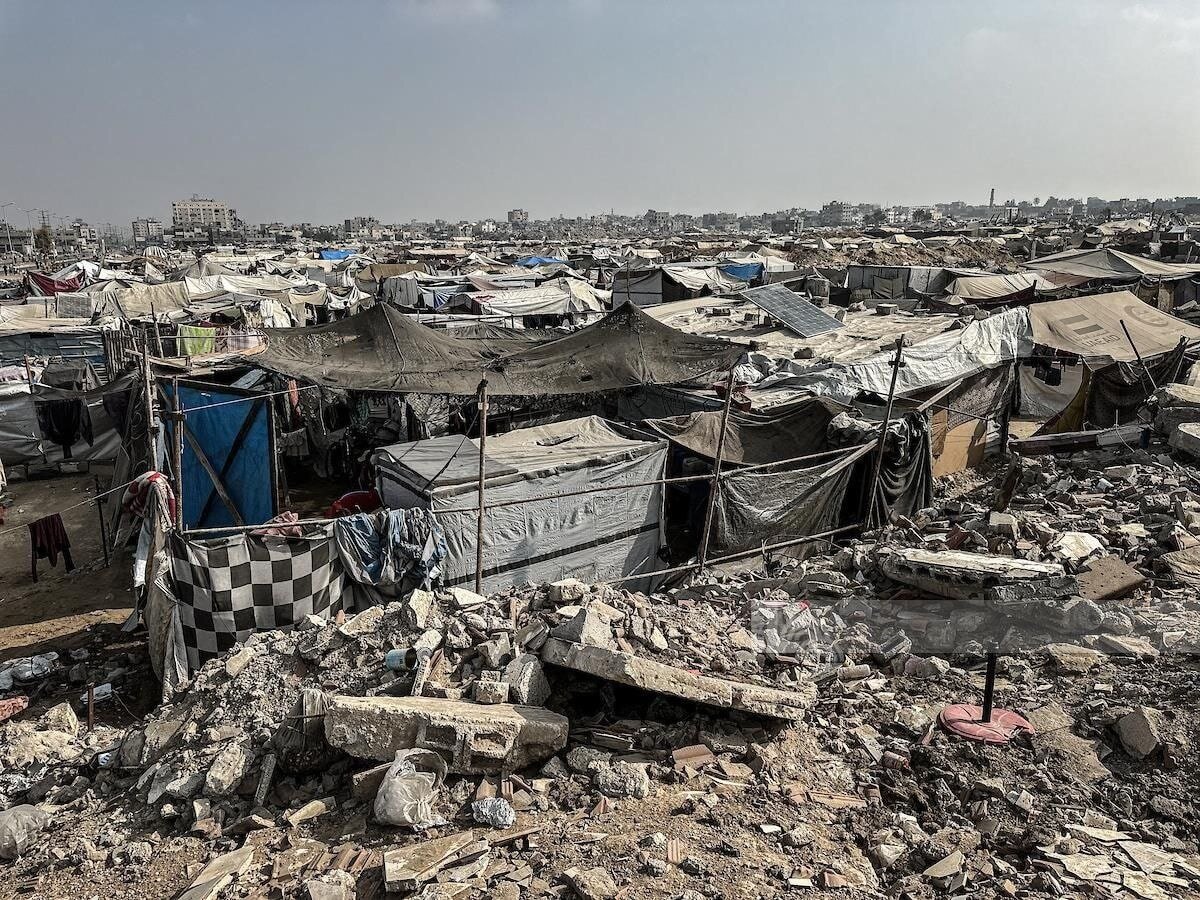 La vida de los ciudadanos de Gaza en tiendas temporales sobre las ruinas de sus hogares destruidos