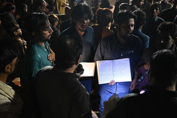 تصاویر | محبان حضرت زهرا(س) در »امام‌باره موسی کاظم(ع)« در جامشورو، پاکستان به عزاداری پرداختند