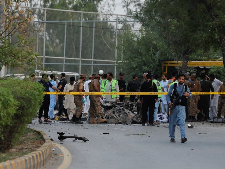 زخمی شدن ۱۴ نظامی در پی انفجار بمب در پاکستان