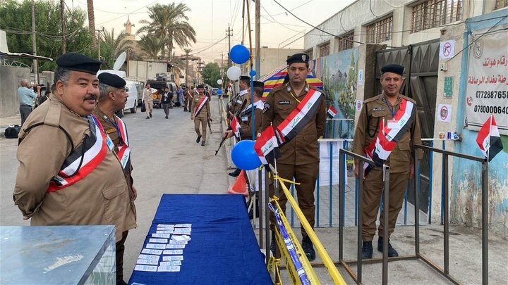 تقرير مصور/ مراكز الاقتراع للانتخابات البرلمانية العراقية قبل دقائق من بدء التصويت العام