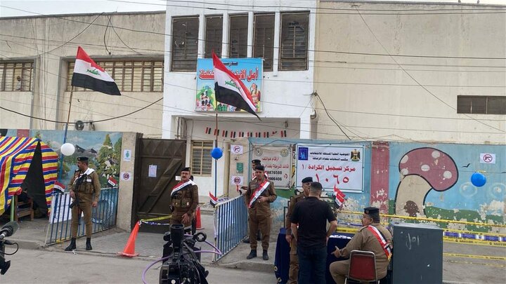 تقرير مصور/ مراكز الاقتراع للانتخابات البرلمانية العراقية قبل دقائق من بدء التصويت العام