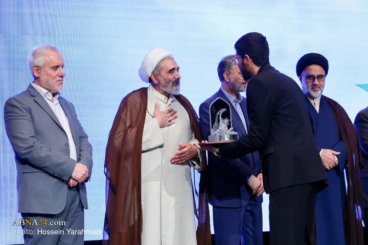 تقرير مصور/ الختام الرسمي لـ «مؤتمر نحن والغرب في آراء وأفكار سماحة آية الله العظمى الخامنئي» – 2