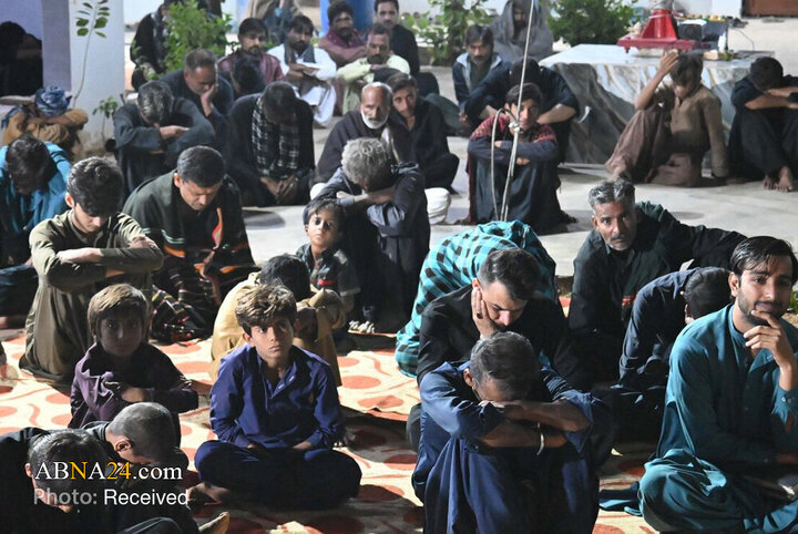 تصاویر | جامشورو: امام بارگاہ امام موسیٰ کاظمؑ میں محبانِ حضرت فاطمہ زہراؑ کی عزاداری