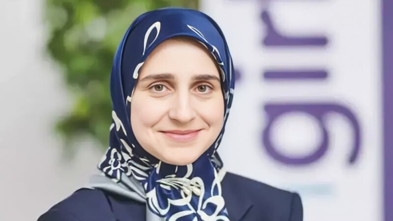 Mujer iraní en el corazón de la tecnología de Toyota: De la Universidad Sharif a la construcción de «computadoras de cuatro ruedas»