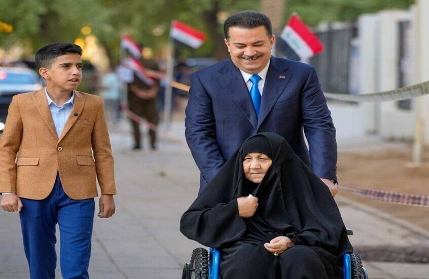 رأی‌ دادن »محمد شیاع السودانی« نخست‌وزیر عراق همراه با مادرش + عکس و ویدئو