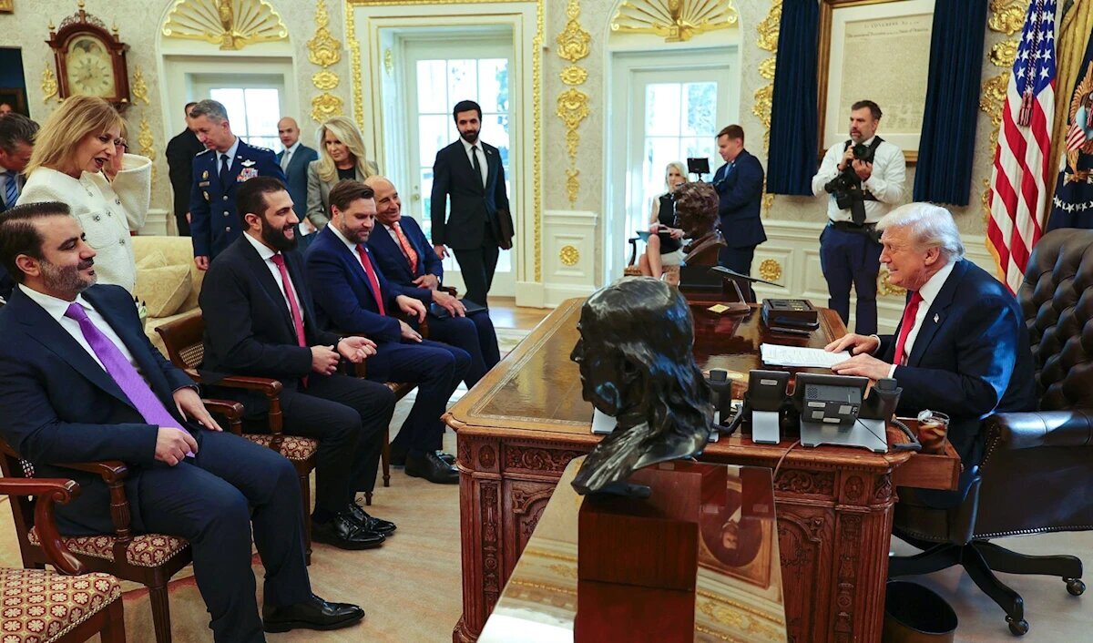 Ahmed al-Sharaa u Bijeloj kući; posjeta bez formalnosti i sa skrivenim porukama