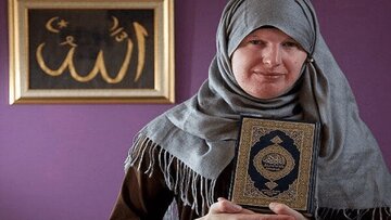 کس کو یہ حق حاصل ہے کہ آزادی کے معنی بیان کرے؟