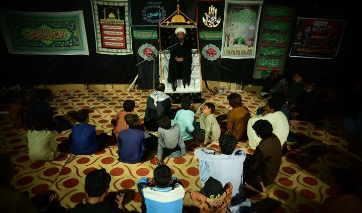 تقرير مصور/ شيعة باكستان يقيمون مجلس عزاء استشهاد السيدة "فاطمة الزهراء"(ع)