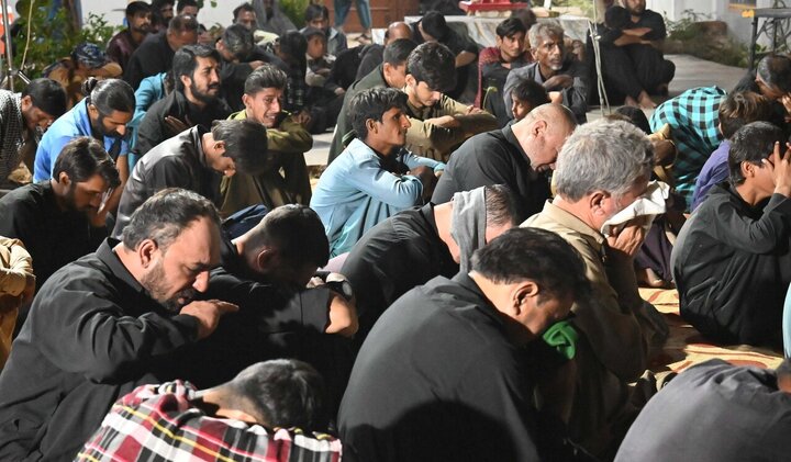 تقرير مصور/ شيعة باكستان يقيمون مجلس عزاء استشهاد السيدة "فاطمة الزهراء"(ع)