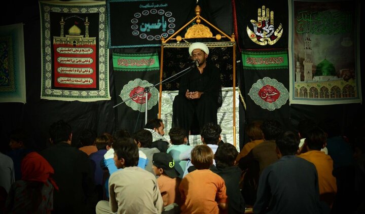 تقرير مصور/ شيعة باكستان يقيمون مجلس عزاء استشهاد السيدة "فاطمة الزهراء"(ع)