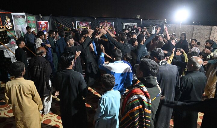 تقرير مصور/ شيعة باكستان يقيمون مجلس عزاء استشهاد السيدة "فاطمة الزهراء"(ع)