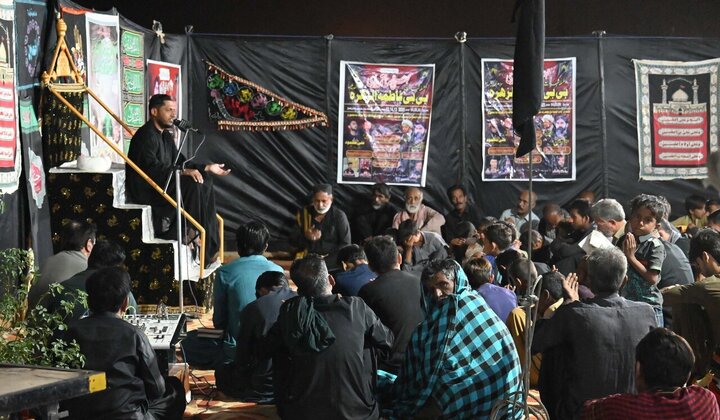 تقرير مصور/ شيعة باكستان يقيمون مجلس عزاء استشهاد السيدة "فاطمة الزهراء"(ع)