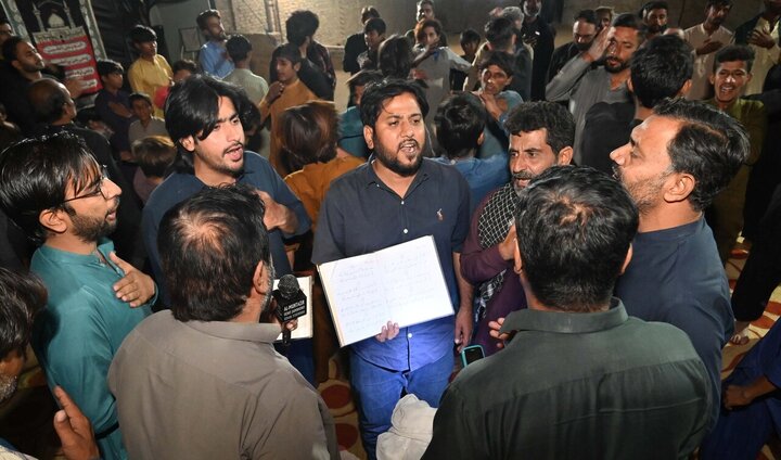 تقرير مصور/ شيعة باكستان يقيمون مجلس عزاء استشهاد السيدة "فاطمة الزهراء"(ع)