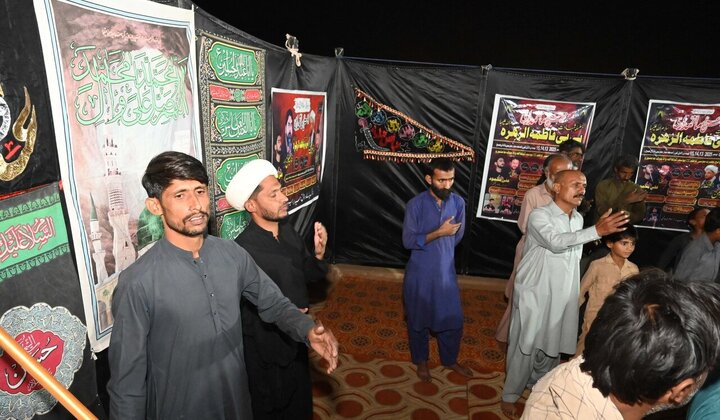 تقرير مصور/ شيعة باكستان يقيمون مجلس عزاء استشهاد السيدة "فاطمة الزهراء"(ع)