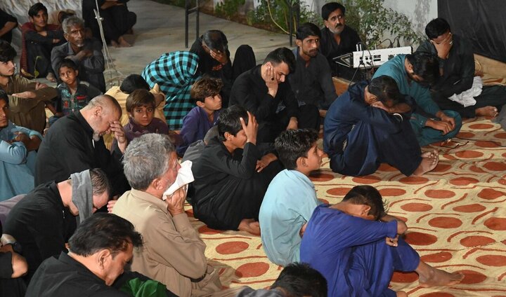 تقرير مصور/ شيعة باكستان يقيمون مجلس عزاء استشهاد السيدة "فاطمة الزهراء"(ع)