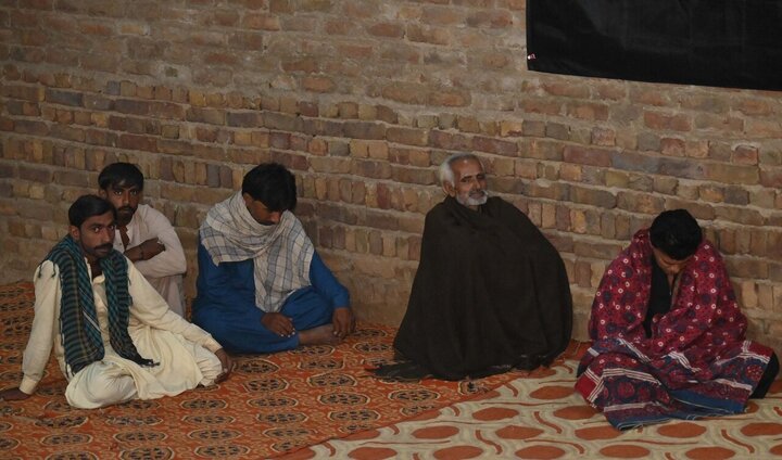 تقرير مصور/ شيعة باكستان يقيمون مجلس عزاء استشهاد السيدة "فاطمة الزهراء"(ع)