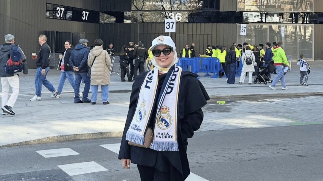 حجاب کے ساتھ چمکو، ایسے ملک میں بھی جو حجاب کی مخالفت کرتا ہے