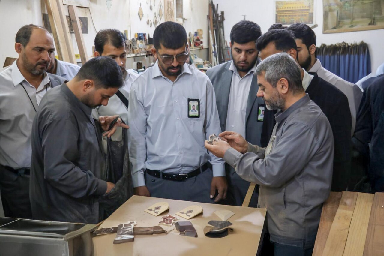 Grid Manufacturing Department showcases experience in producing grids and doors for holy shrines (+Photos)