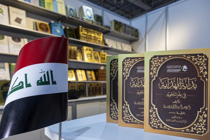 تقرير مصور/ استعراض إصدارات المجمع العلمي للقرآن في التحقيق القرآني بمعرض الشارقة الدولي للكتاب
