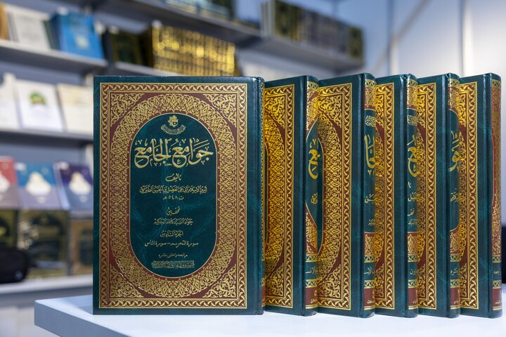 تقرير مصور/ استعراض إصدارات المجمع العلمي للقرآن في التحقيق القرآني بمعرض الشارقة الدولي للكتاب