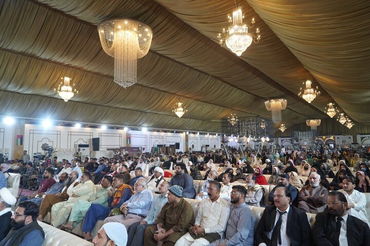 تقرير مصور/ مشاركة شخصيات شيعية وسنية في مؤتمر "اختبار الأمة في ميدان غزة" بمدينة فيصل آباد الباكستانية