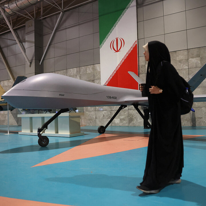 تصویری خبر || تہران میں پاسدارانِ انقلاب کی میزائل و ڈرون نمائش؛ اسرائیلی ڈرونز کا ملبہ بھی پیش