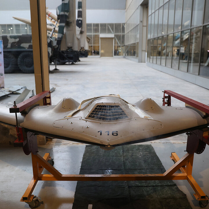 تصویری خبر || تہران میں پاسدارانِ انقلاب کی میزائل و ڈرون نمائش؛ اسرائیلی ڈرونز کا ملبہ بھی پیش