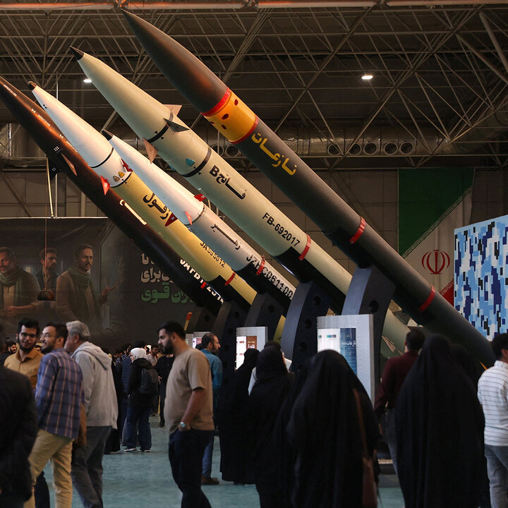 تصویری خبر || تہران میں پاسدارانِ انقلاب کی میزائل و ڈرون نمائش؛ اسرائیلی ڈرونز کا ملبہ بھی پیش