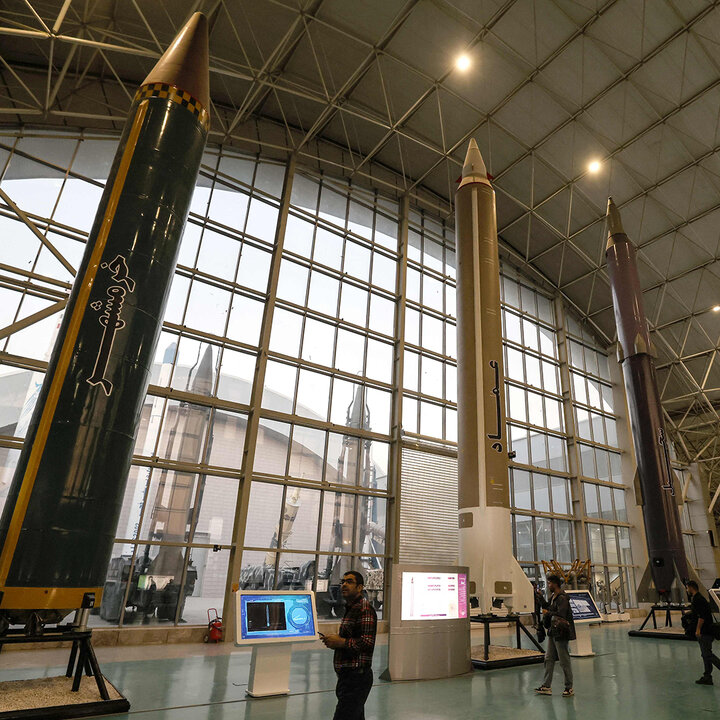 تصویری خبر || تہران میں پاسدارانِ انقلاب کی میزائل و ڈرون نمائش؛ اسرائیلی ڈرونز کا ملبہ بھی پیش