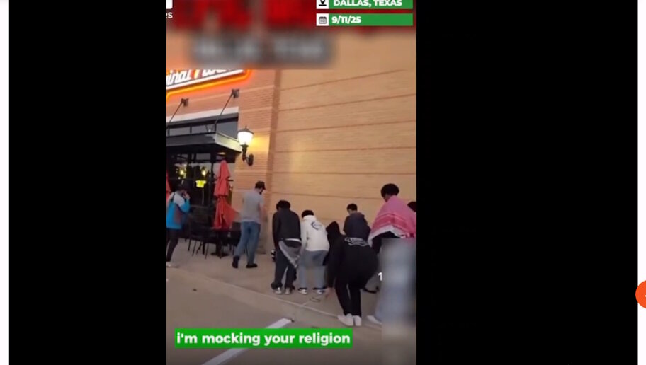 টেক্সাসের উচ্চ বিদ্যালয়ের শিক্ষার্থীদের নামাজের সময় অপমান ও অপদস্থ করা+ভিডিও।