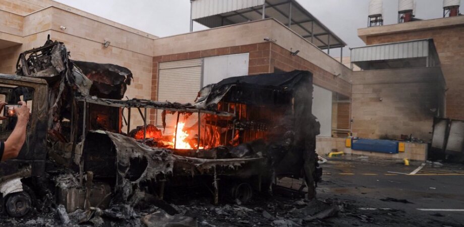 Israeli settler assault targets Palestinian industrial zone in northeastern West Bank