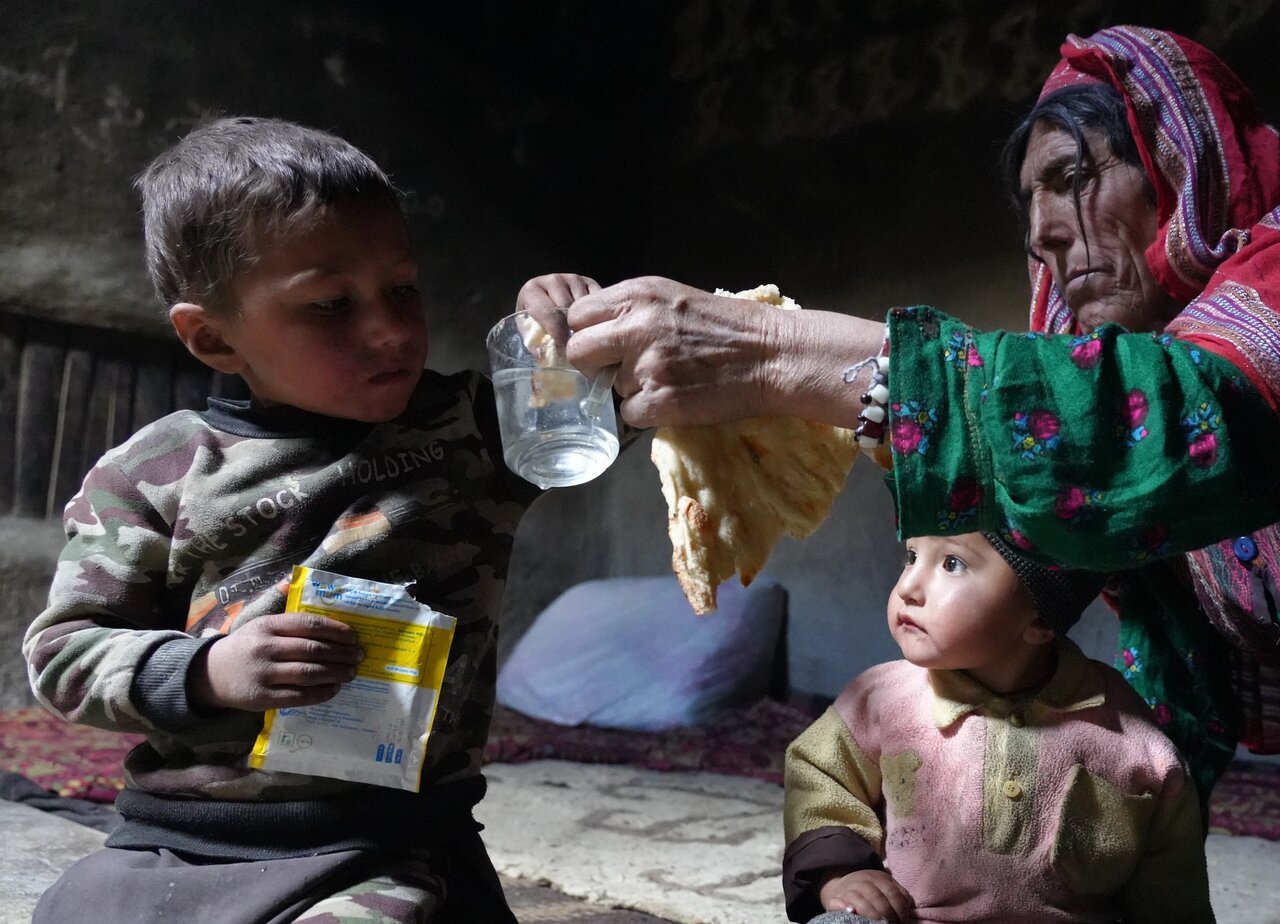 UNDP: میلیون‌ها مهاجر بازگشته افغان زیر فشار اقتصادی و بلایای طبیعی هستند / لغو ممنوعیت کار زنان افغان ضروری است