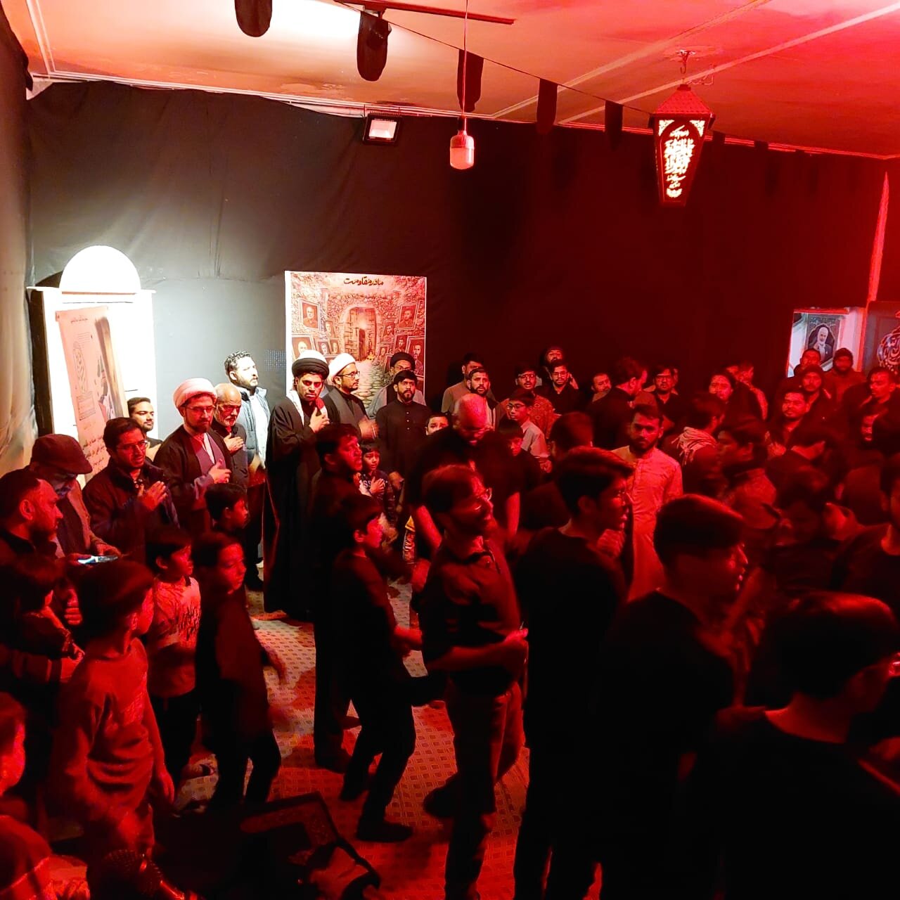 عشرۂ مادرِ مقاومت کی نویں مجلس — "مادرِ مقاومت" کے عنوان پر مولانا محمد حسین سورت والا کا خطاب